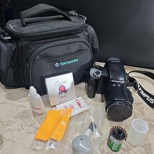 Olympus IS-3 DLX‎ Quartz Date 35mm Film Camera 35-180mm ED Lens  Bundle With Bag